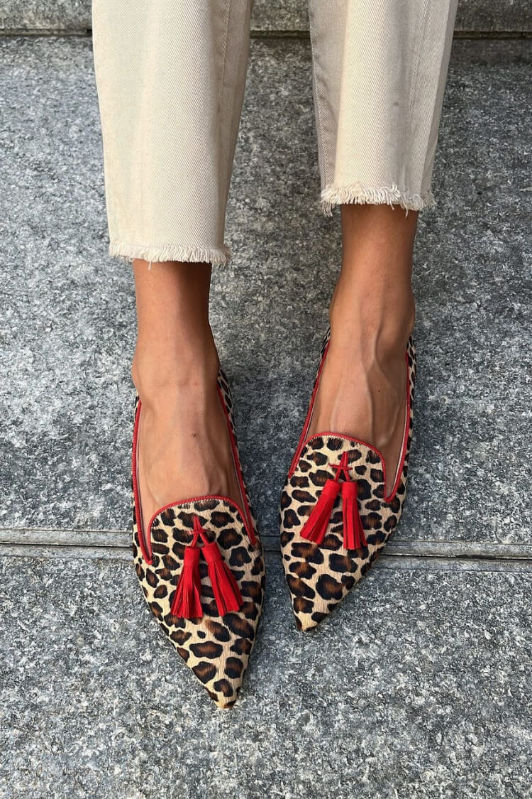 Sophie | Pointed loafer with red tassels