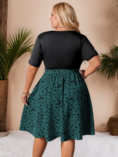 Peacock Short Sleeves V-Neck Plus Size Dress