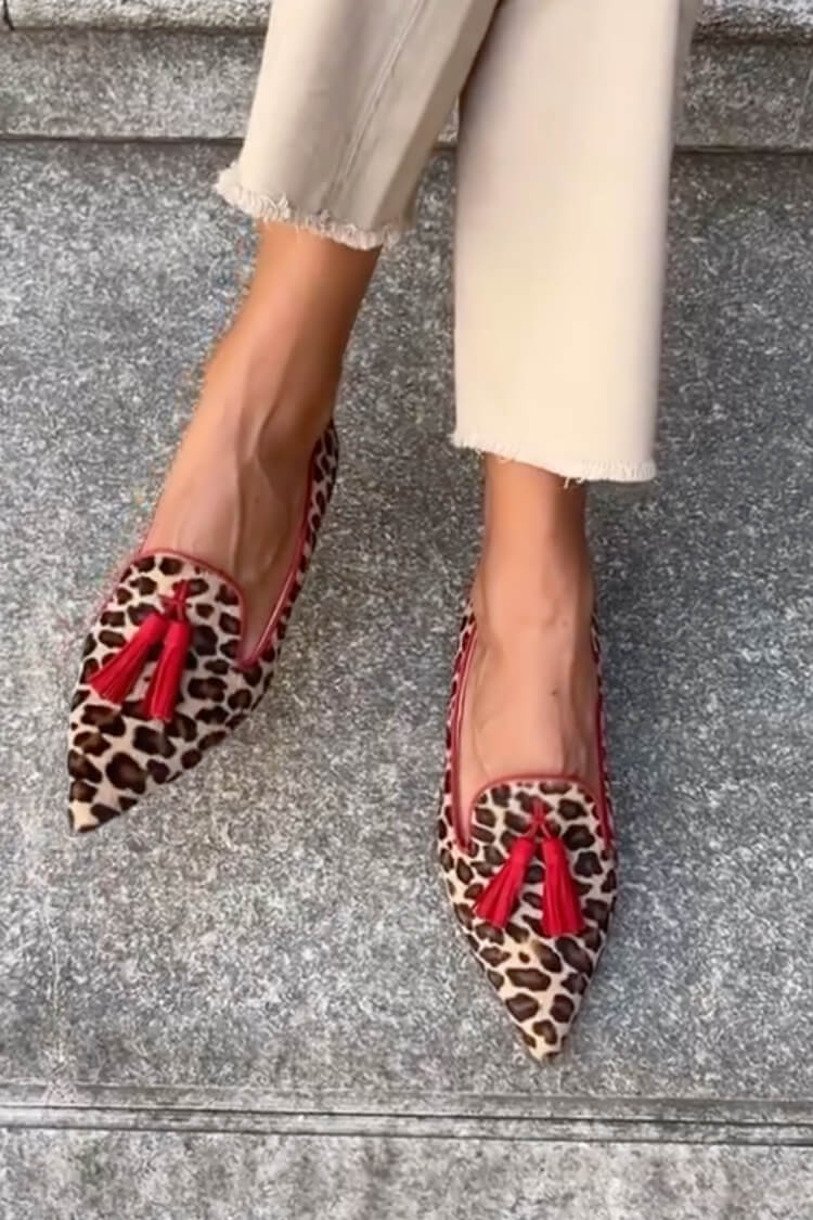 Sophie | Pointed loafer with red tassels