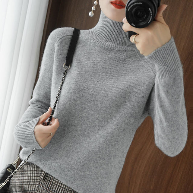 Sara - Elegant Turtleneck Sweater